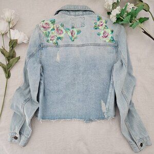 Forever 21 Cropped Floral Sequin Denim Jacket Light Wash NWOT Size M